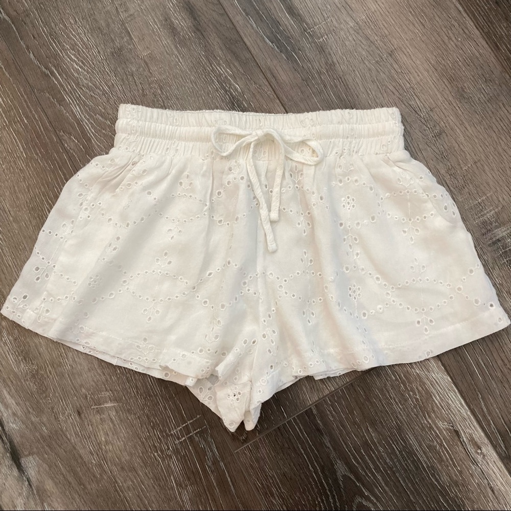 LF White Eyelet Short Size XS